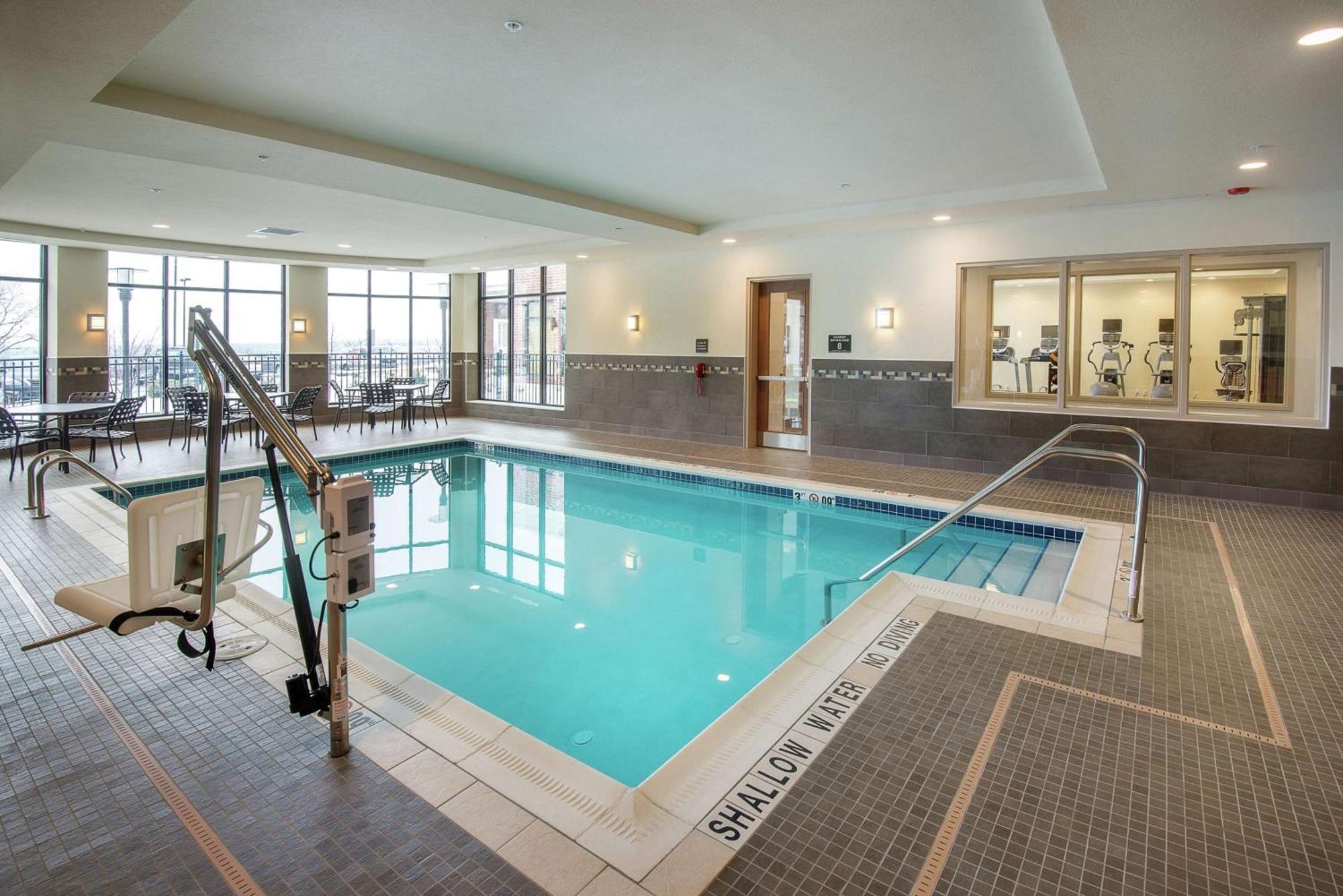 Hilton Garden Inn Pittsburgh Airport South-Robinson Mall Robinson Township  Exterior photo